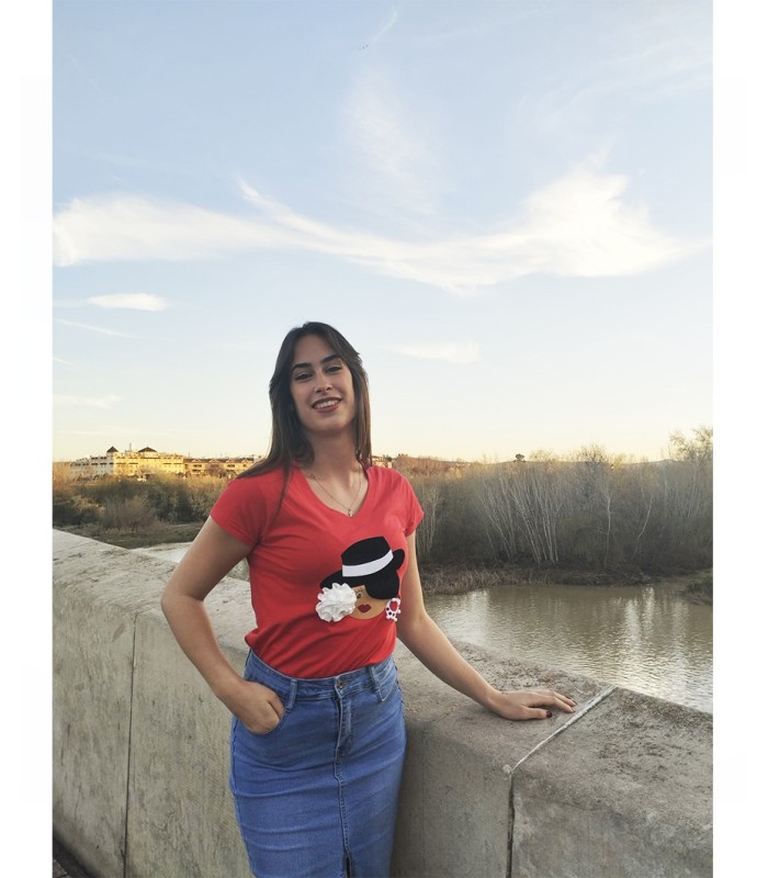 Camiseta pico sombrero roja