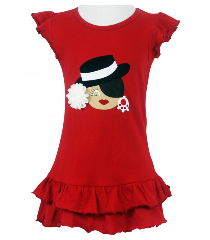 Vestido rojo sombrero y flor blanca