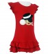 Vestido rojo sombrero y flor blanca