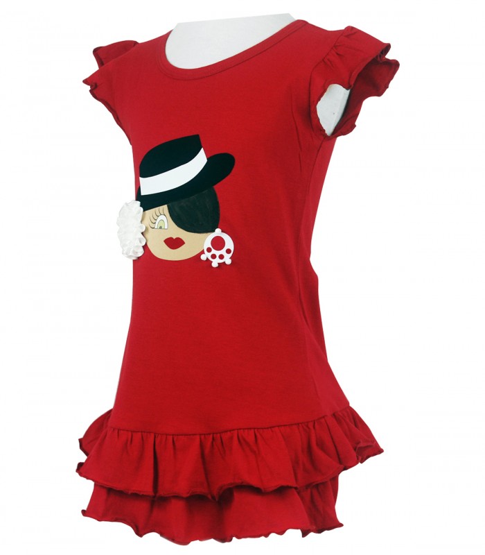 Vestido rojo sombrero y flor blanca
