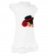 Vestido blanco sombrero y flor roja