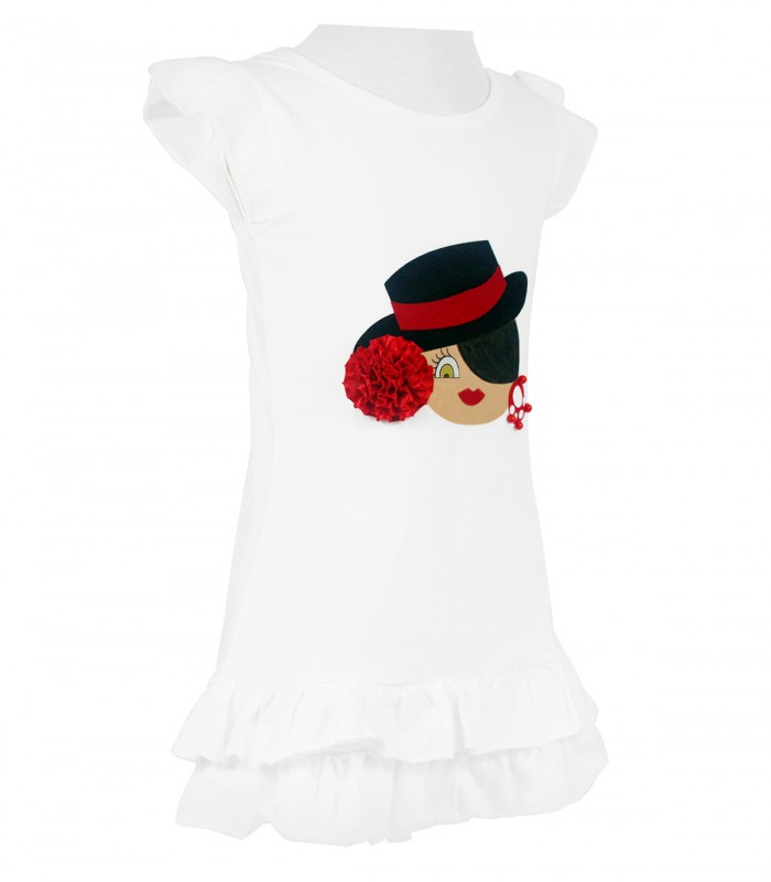 Vestido blanco sombrero y flor roja