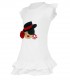 Vestido blanco sombrero y flor roja